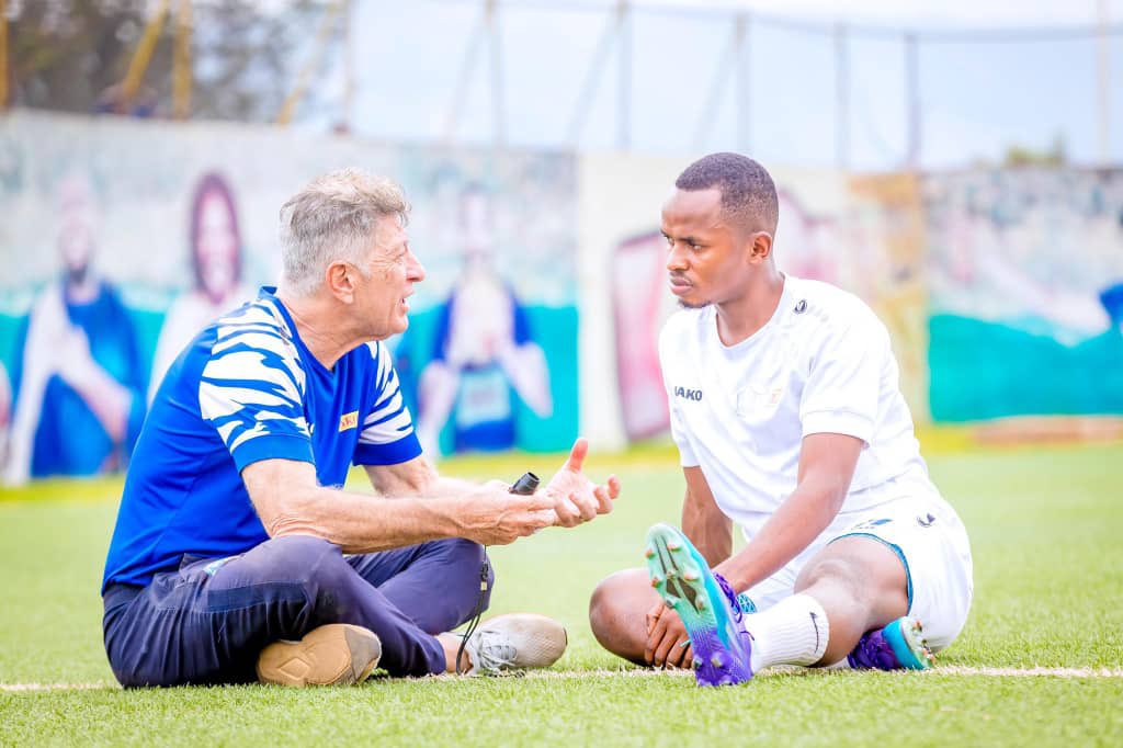 Robertinho yatangaje igihe kapitene wa Rayon Sports, Muhire Kevin azamara hanze y’ikibuga