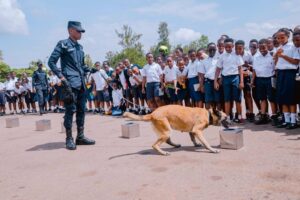 Polisi y’Urwanda  yishimiye kwakira abanyeshuri b’ibigo bitatu byamashuri abanza yo mu mujyi wa kigali